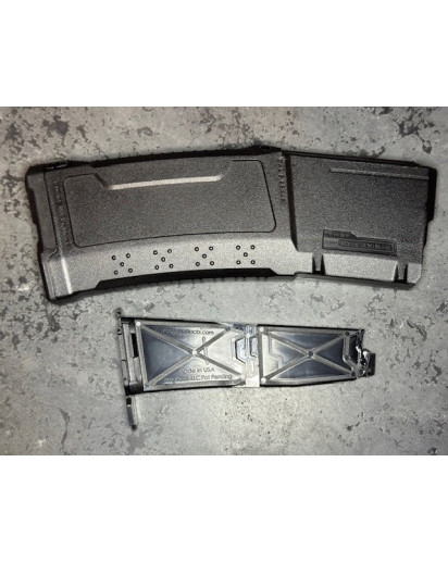 Strike Industriesz AR-15_10_33 (5.56) This magazine uses a modified Gen2 Pmag block